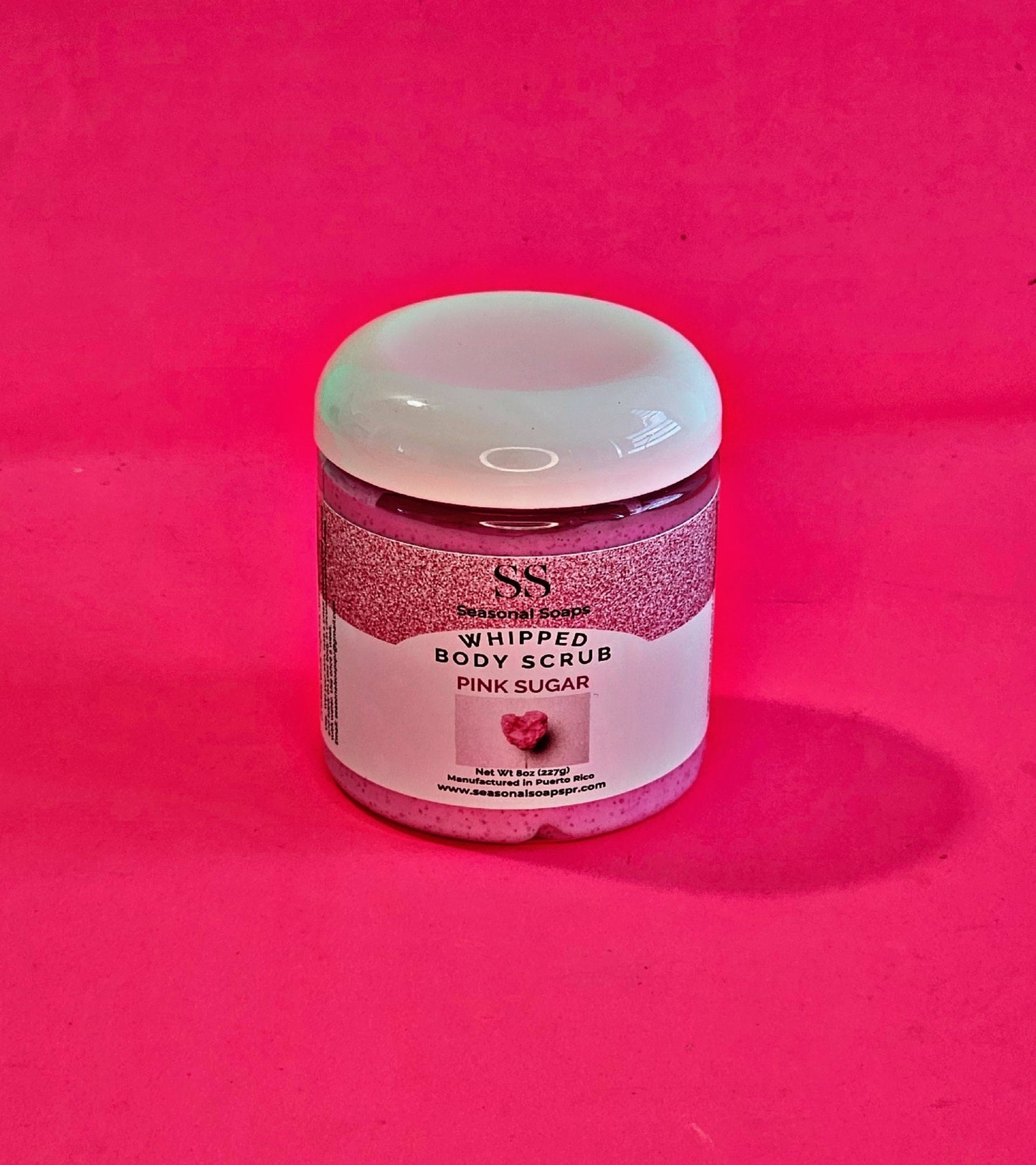 Exfoliante natural de azúcar con jabón batido con la fragancia de Pink Sugar