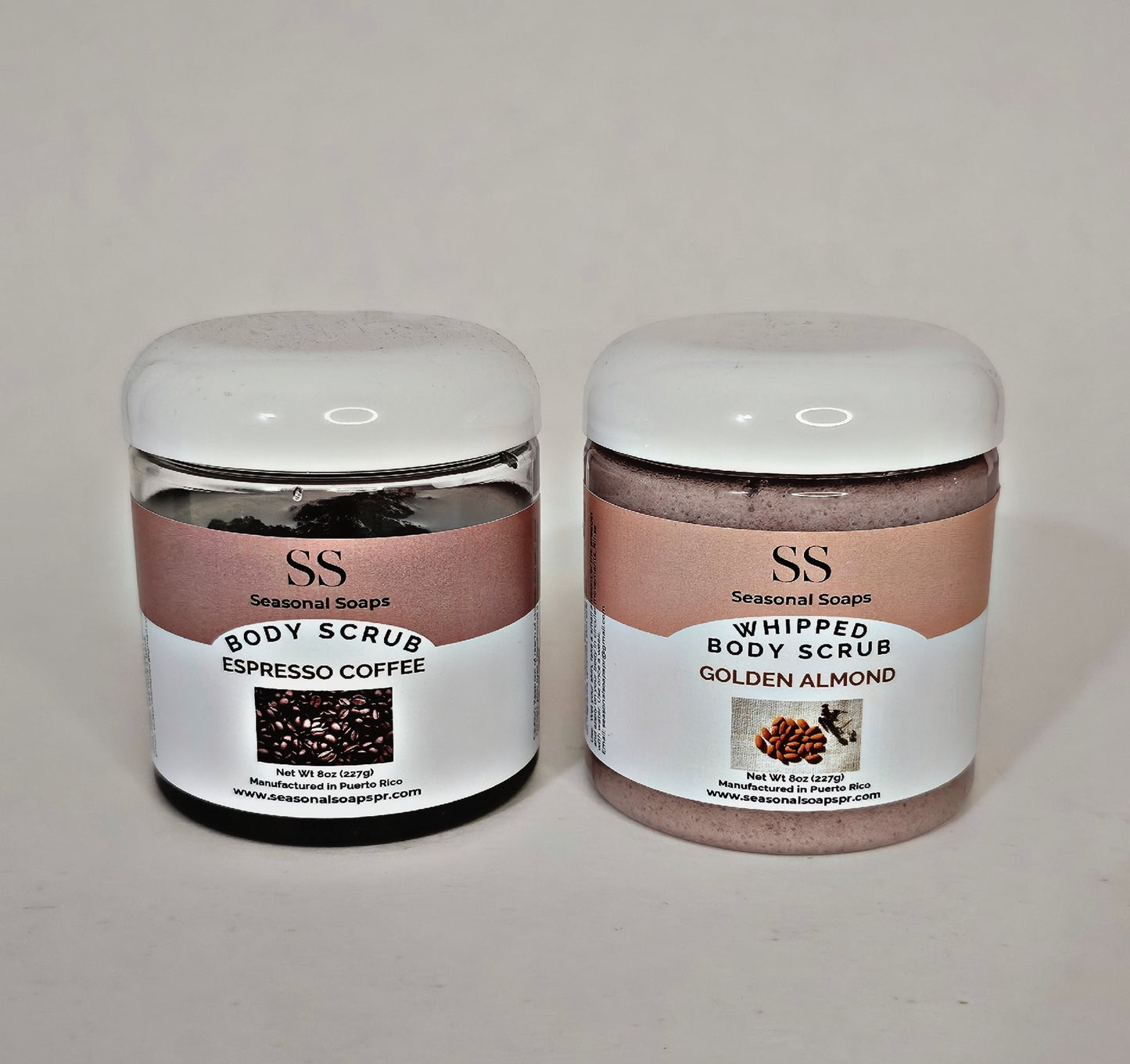 Kit exfoliante corporal que inluye un scrub de Café y uno de Almendras