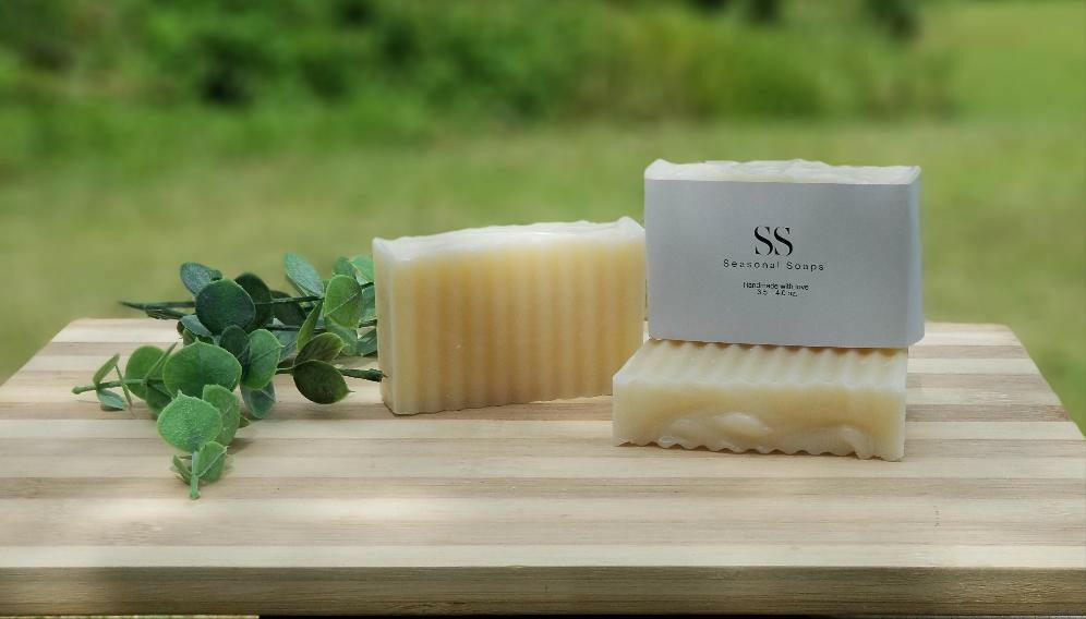 Jabón natural de aceite esencial de Menta y Eucalipto.