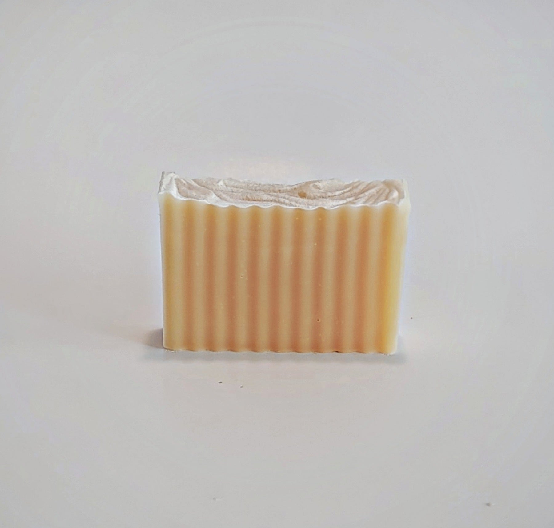 Jabón natural de aceite esencial de Menta y Eucalipto.